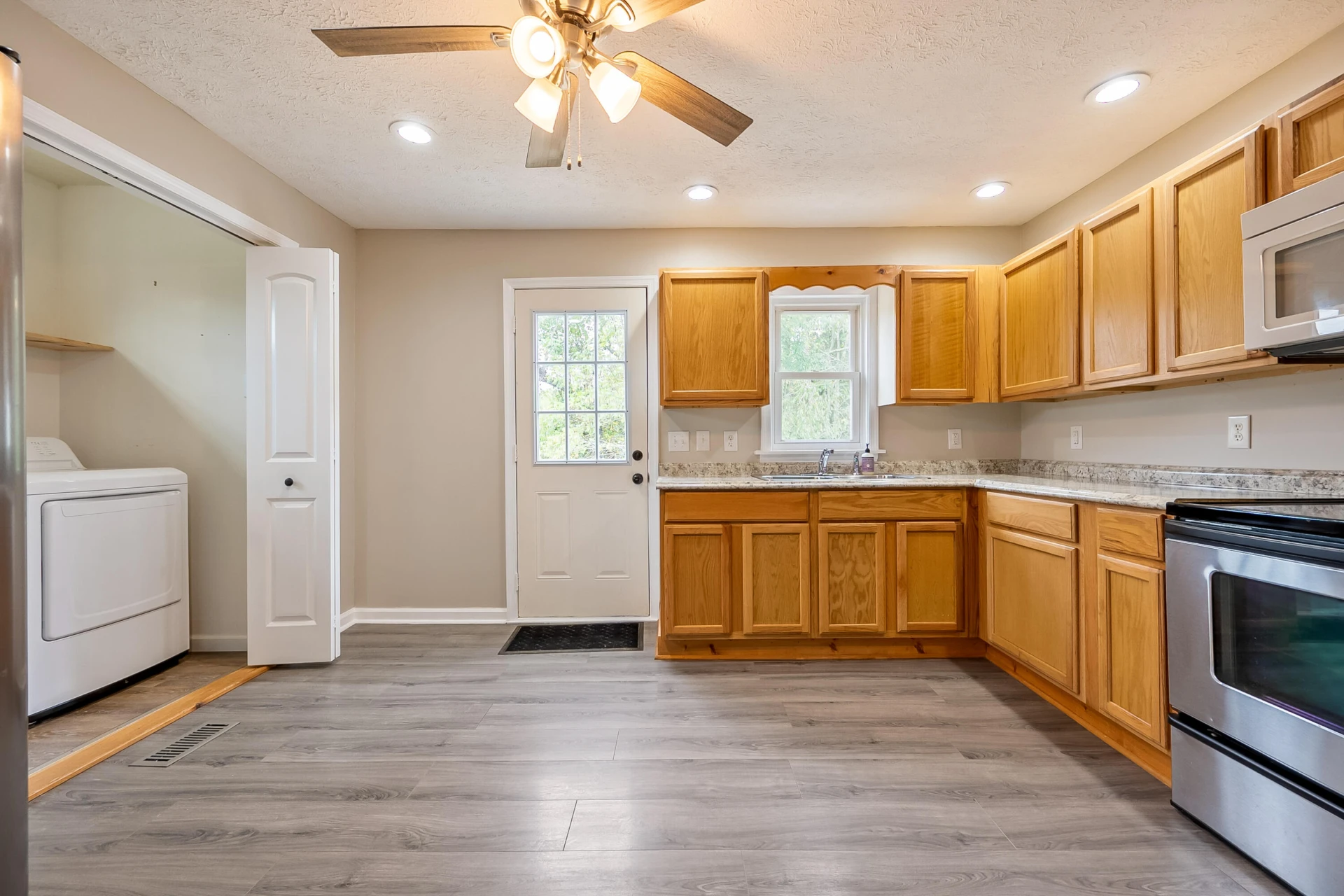 306 Lester ST - Photo 14