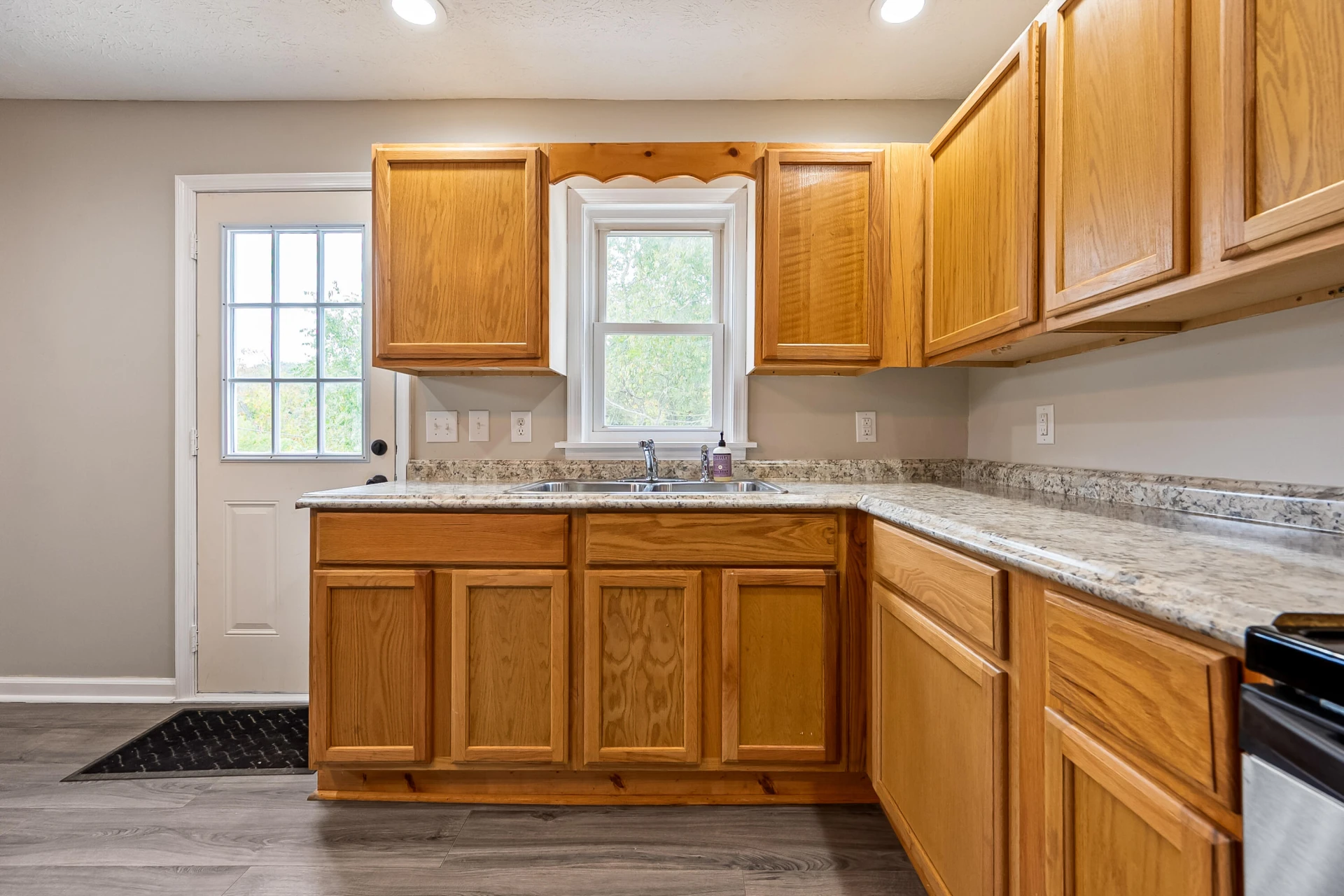 306 Lester ST - Photo 15