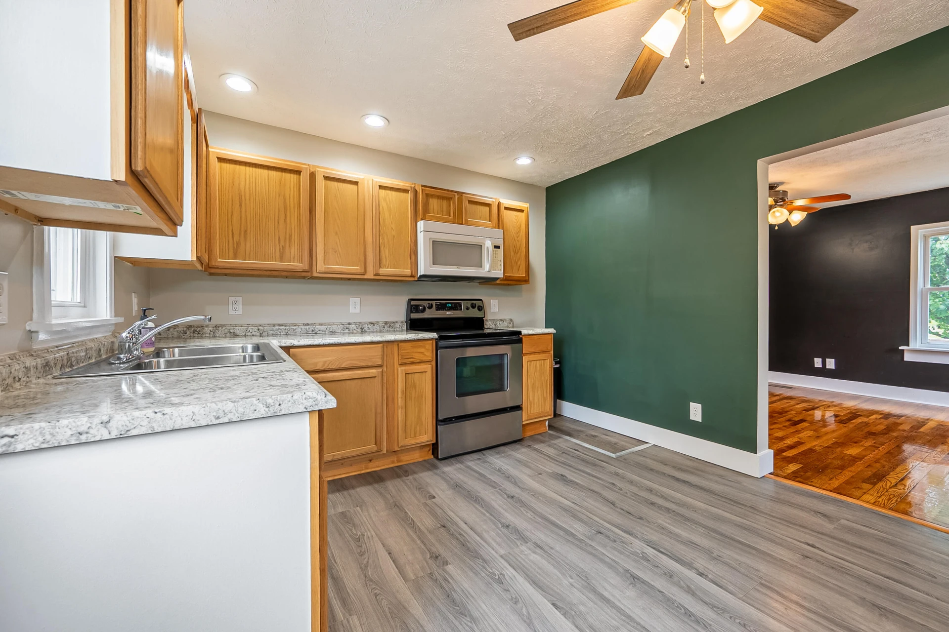 306 Lester ST - Photo 16