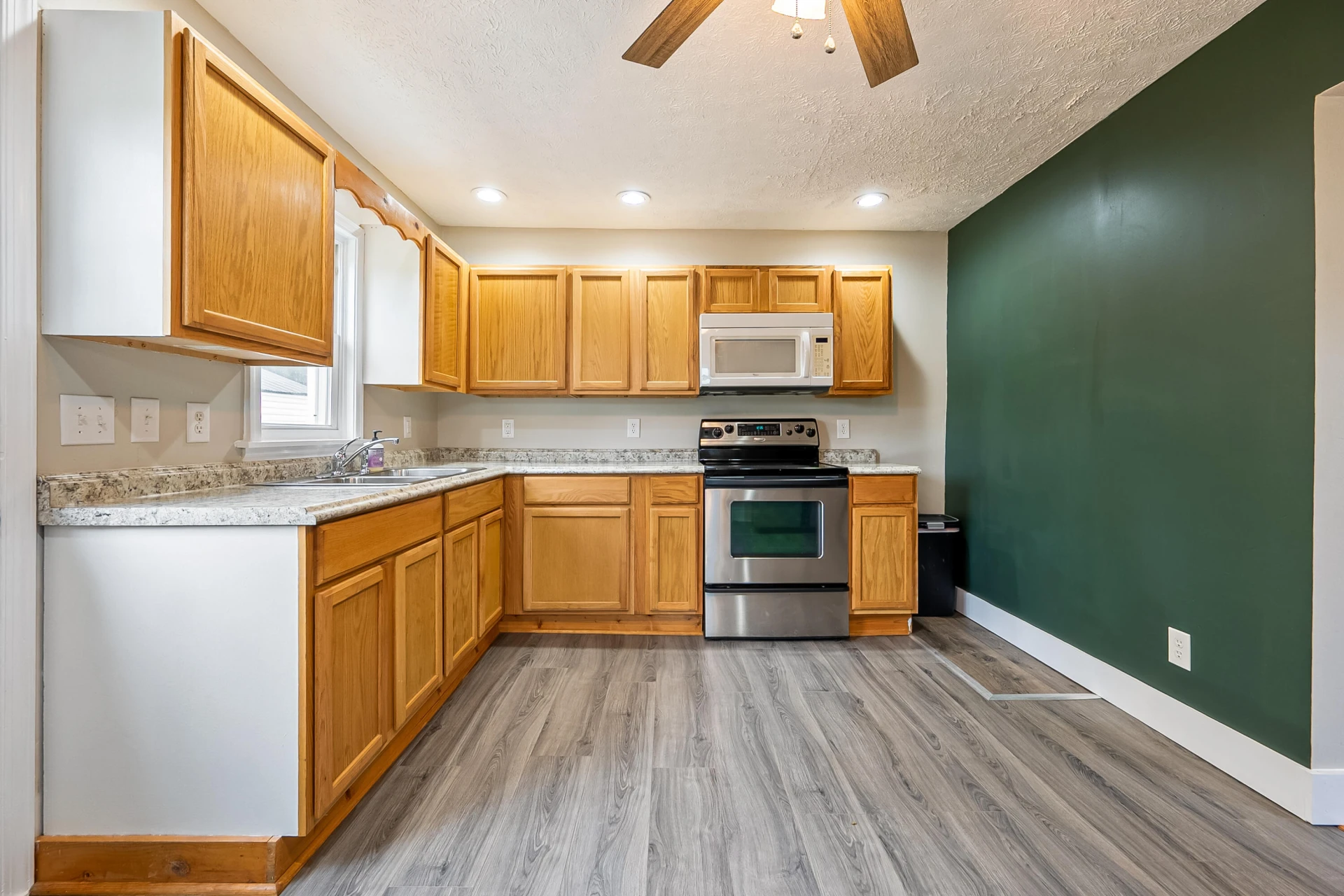 306 Lester ST - Photo 17