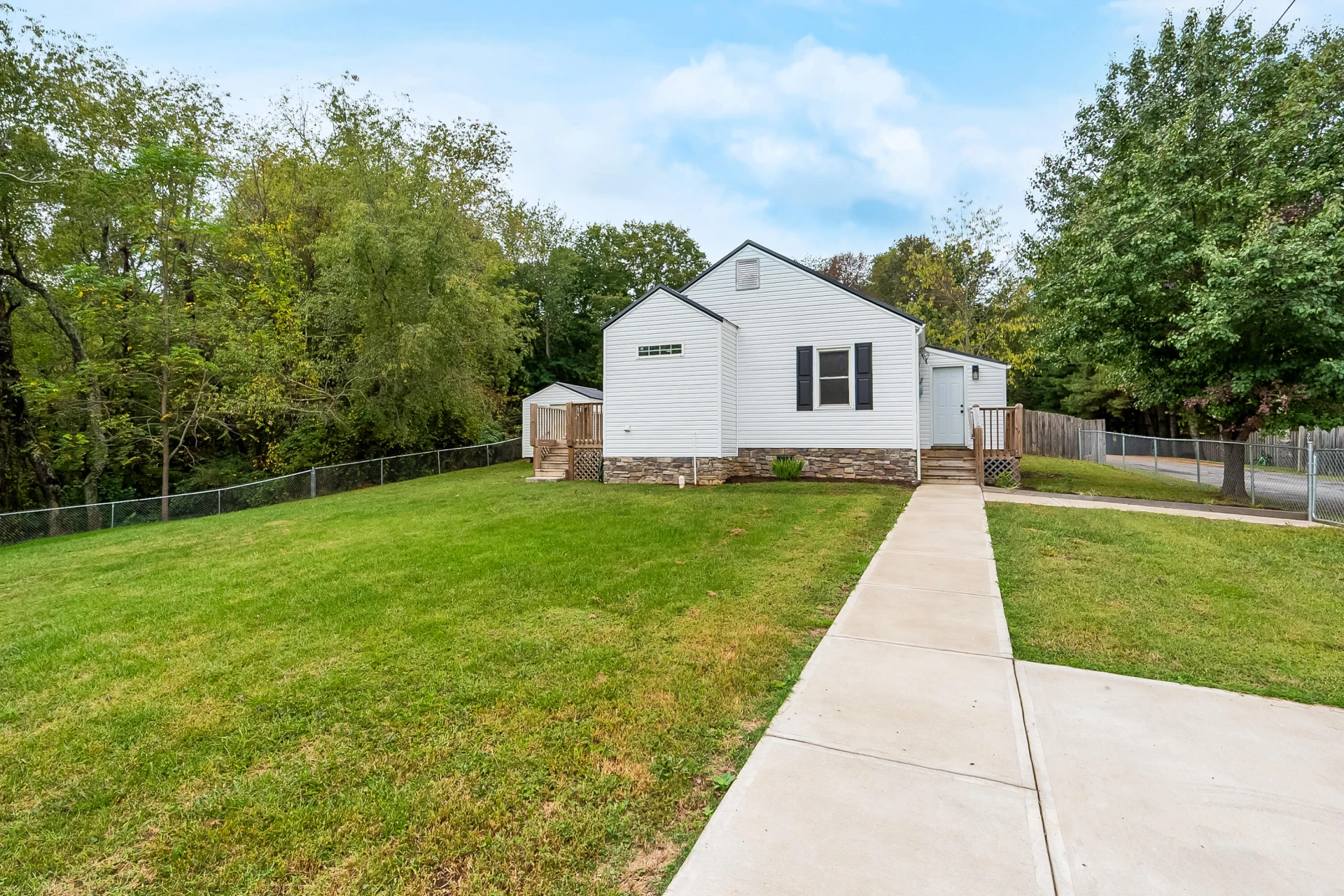 306 Lester ST - Photo 36