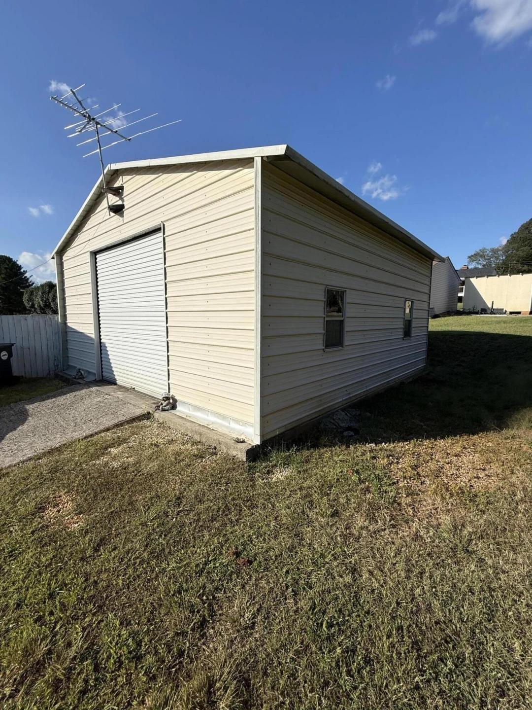 1111 Stratford DR - Photo 5