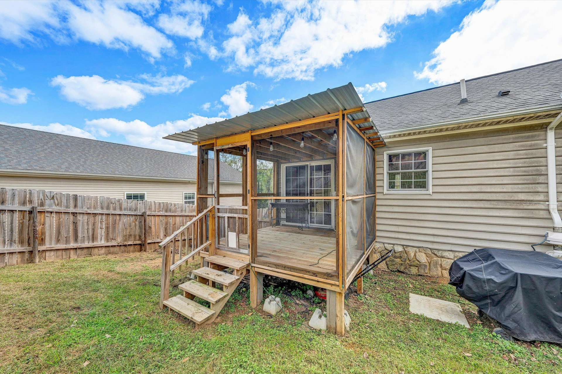 2910 Vinyard AVE NE - Photo 16
