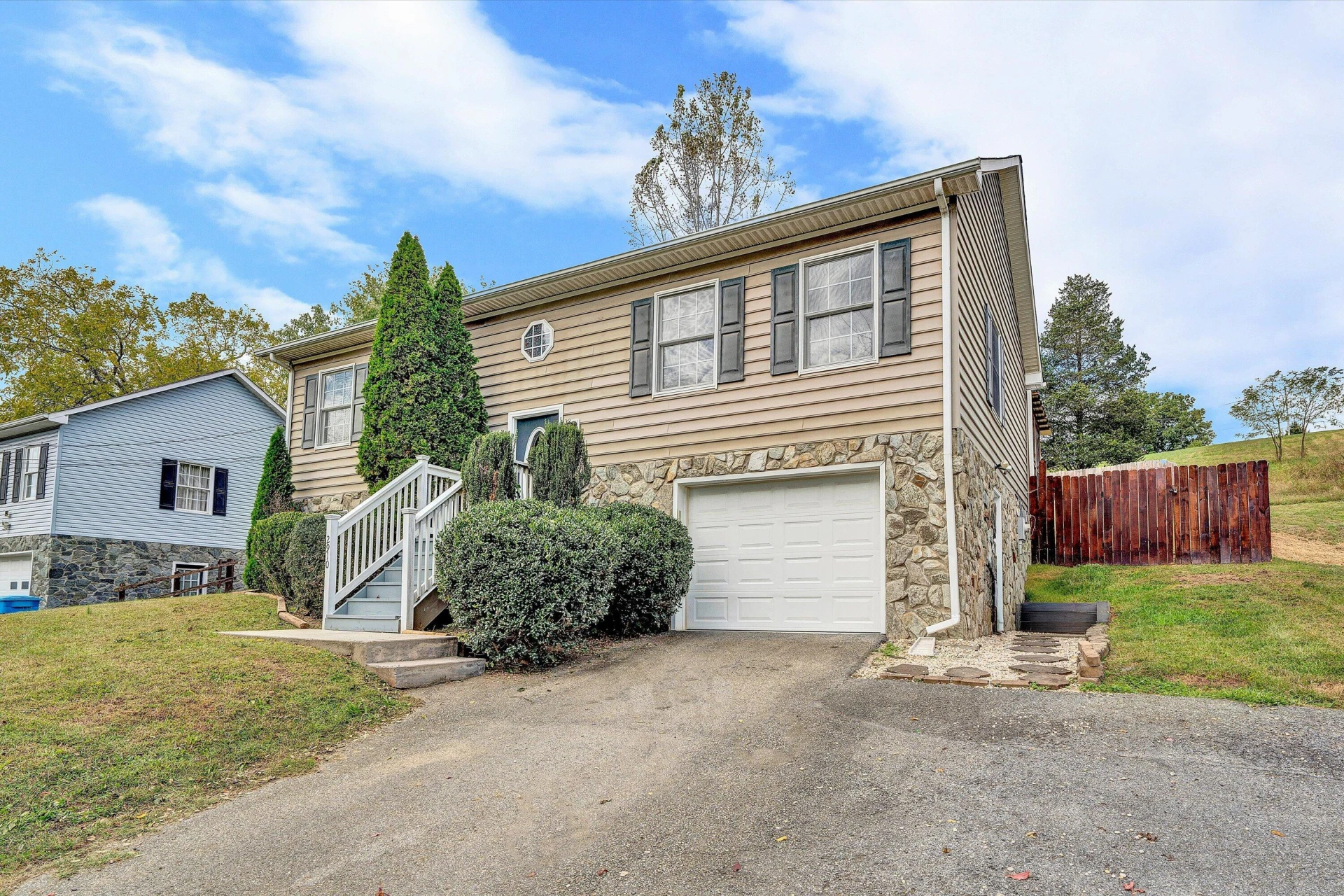 2910 Vinyard AVE NE - Photo 4