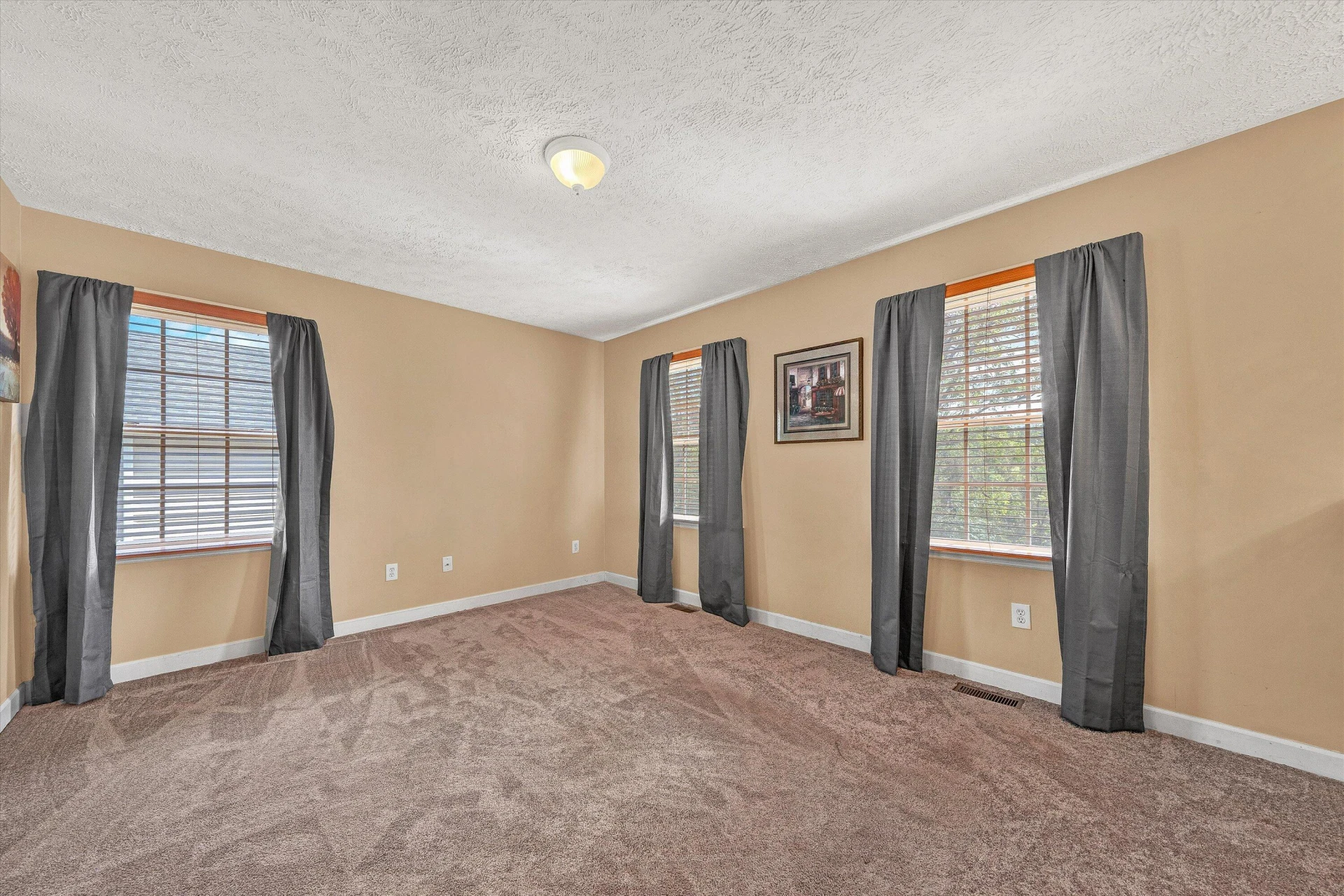 2910 Vinyard AVE NE - Photo 7