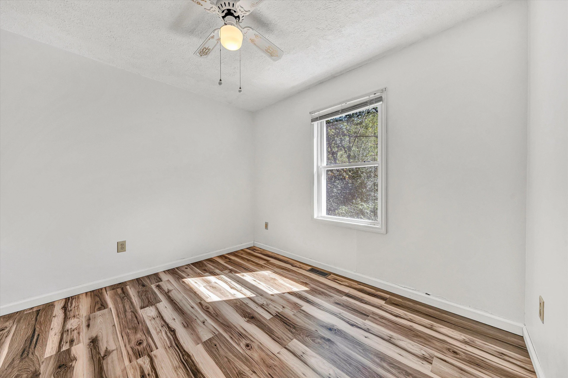 3561 Rutrough RD SE - Photo 38