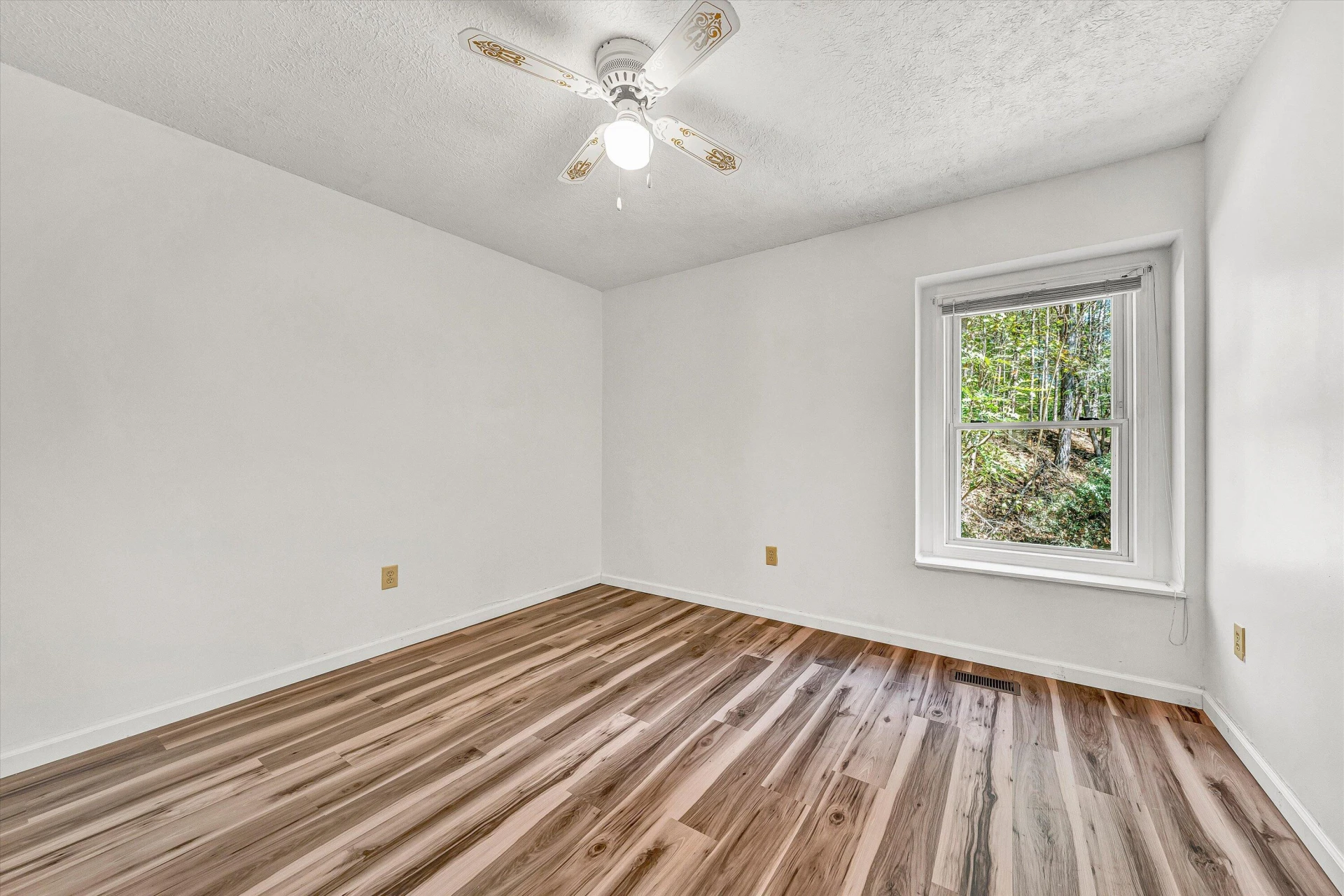 3561 Rutrough RD SE - Photo 39