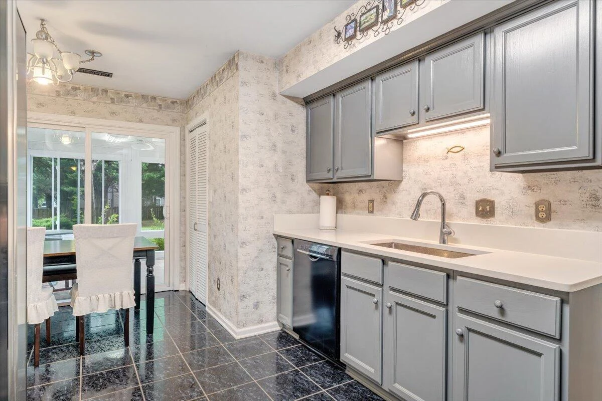 6106 Monet DR - Photo 14