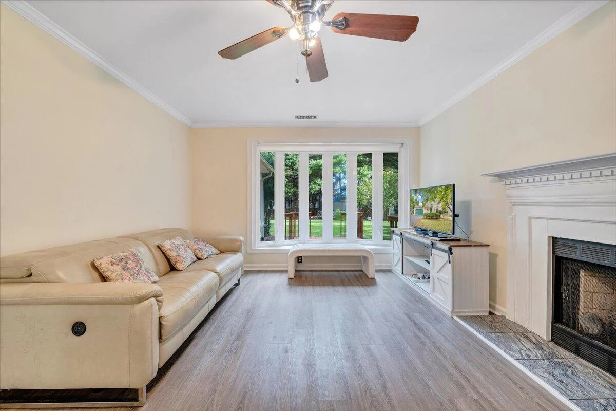 6106 Monet DR - Photo 2