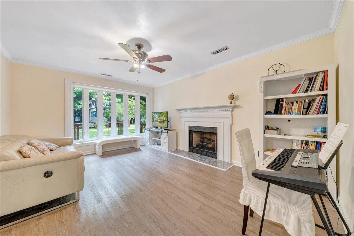 6106 Monet DR - Photo 4