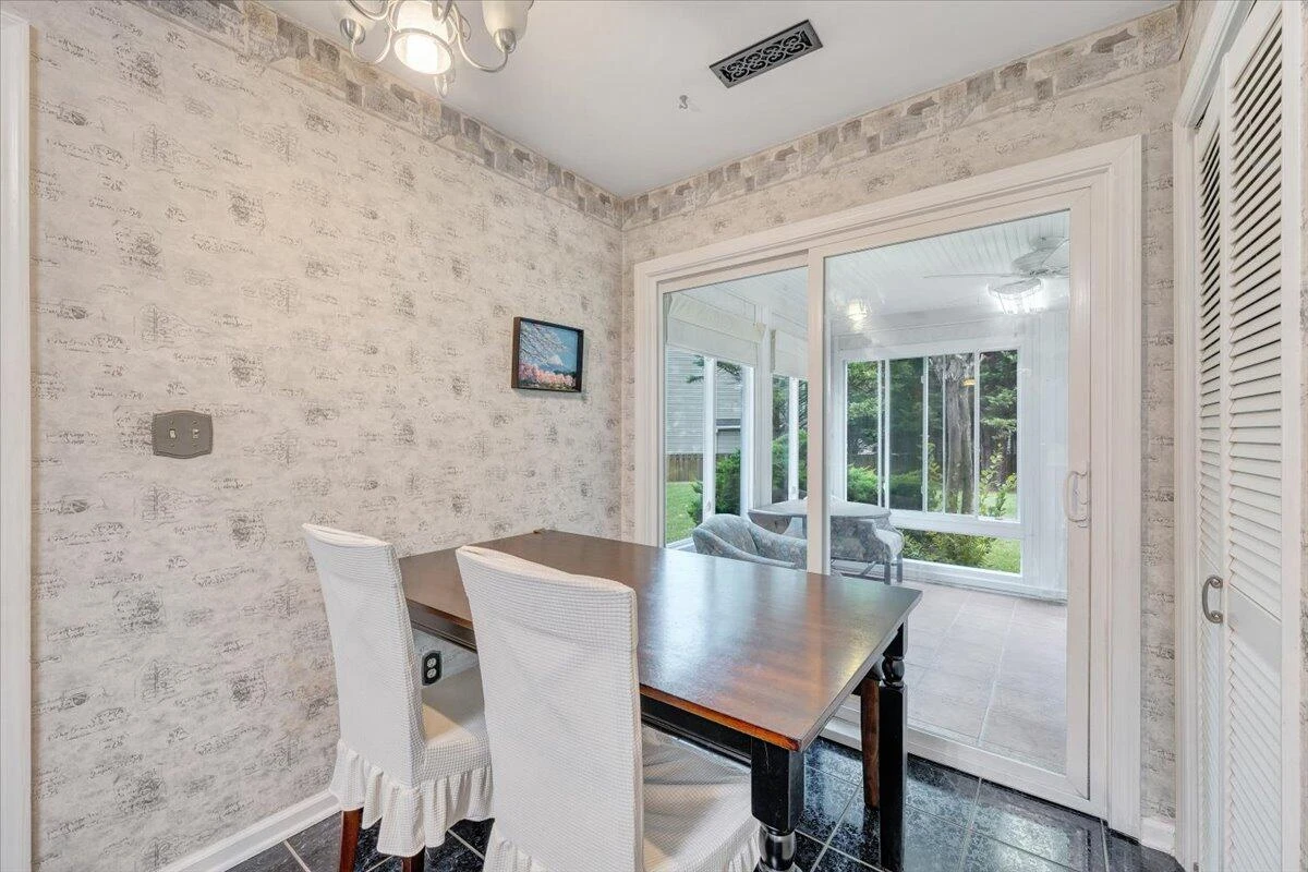 6106 Monet DR - Photo 8