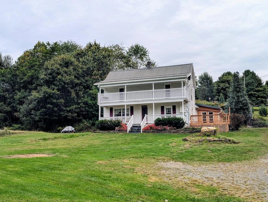 41 Tall Pines LN