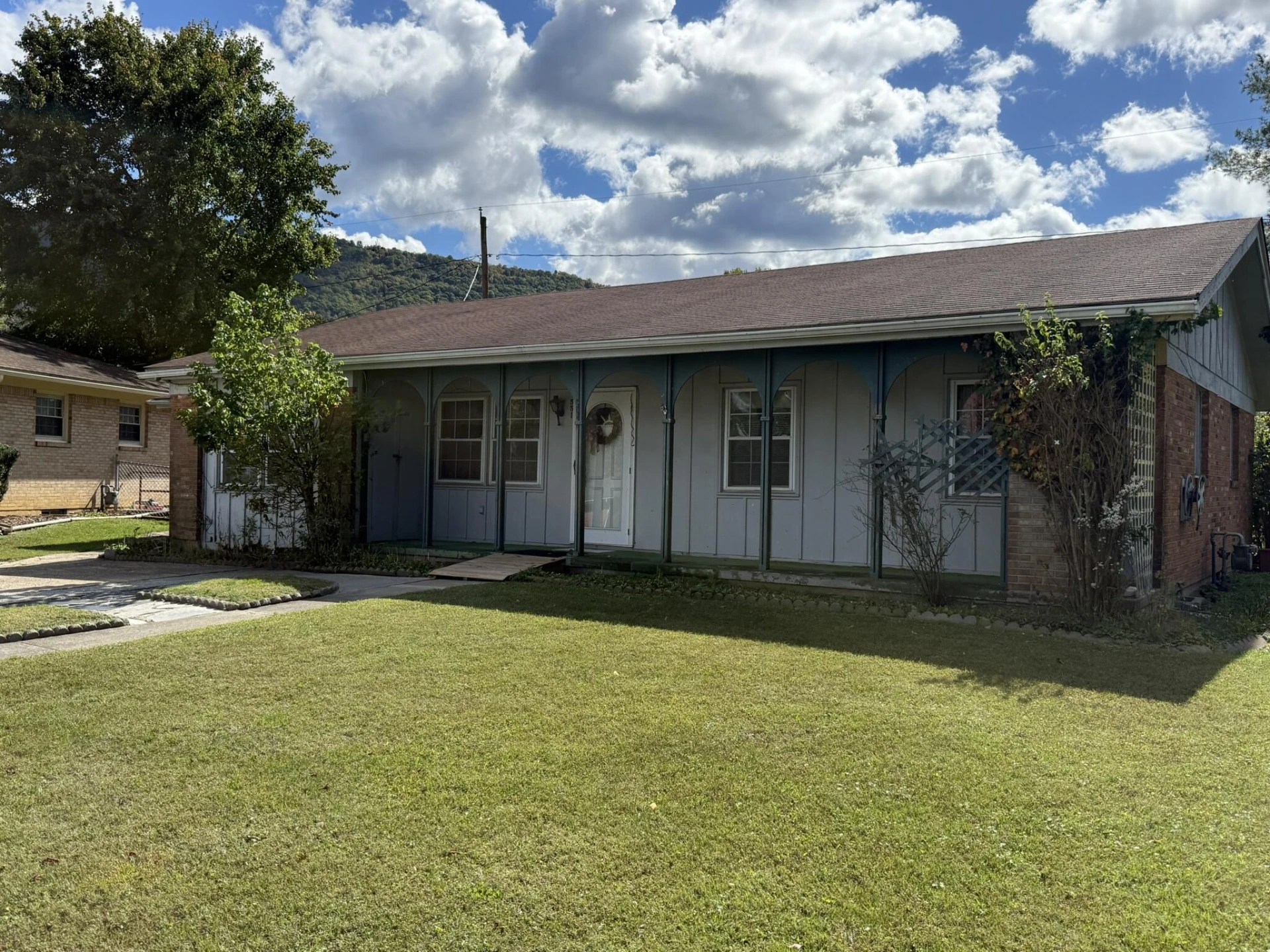 551 Brentwood DR