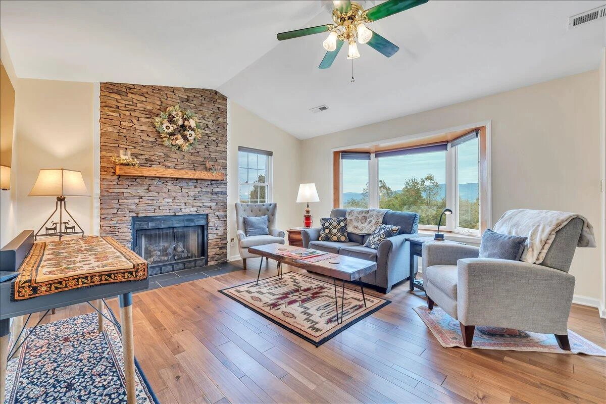 675 Ray ST - Photo 6