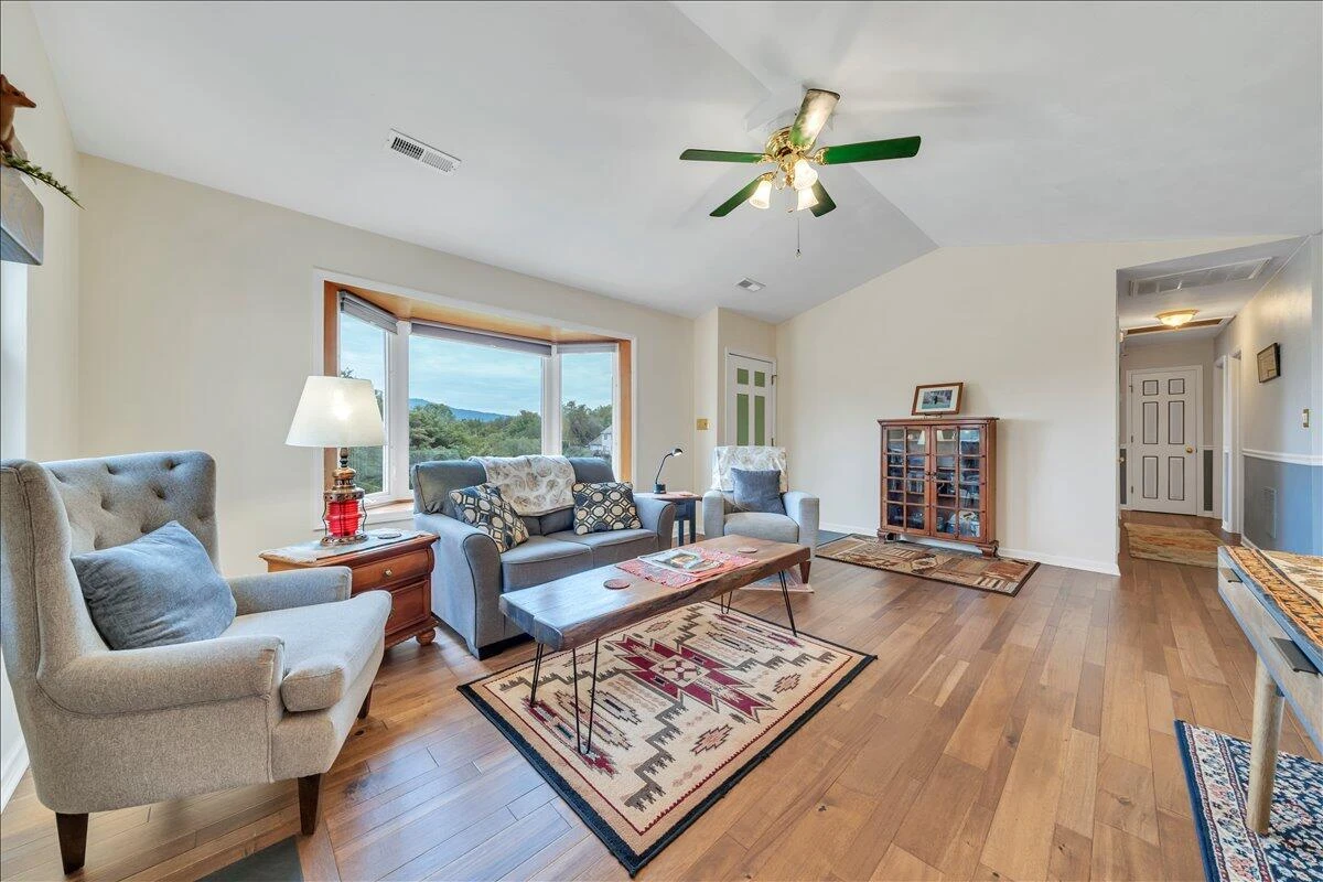 675 Ray ST - Photo 7