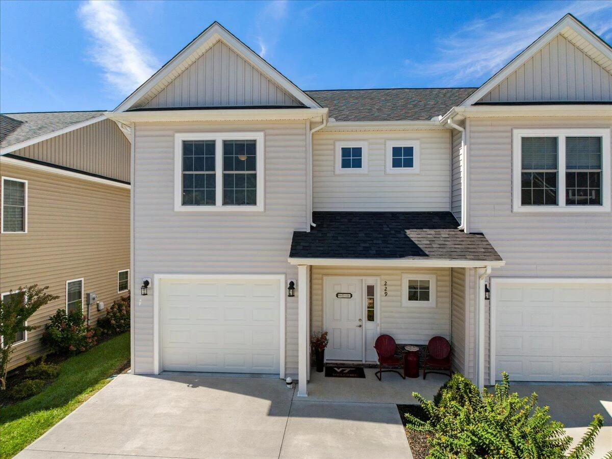 229 Louise LN