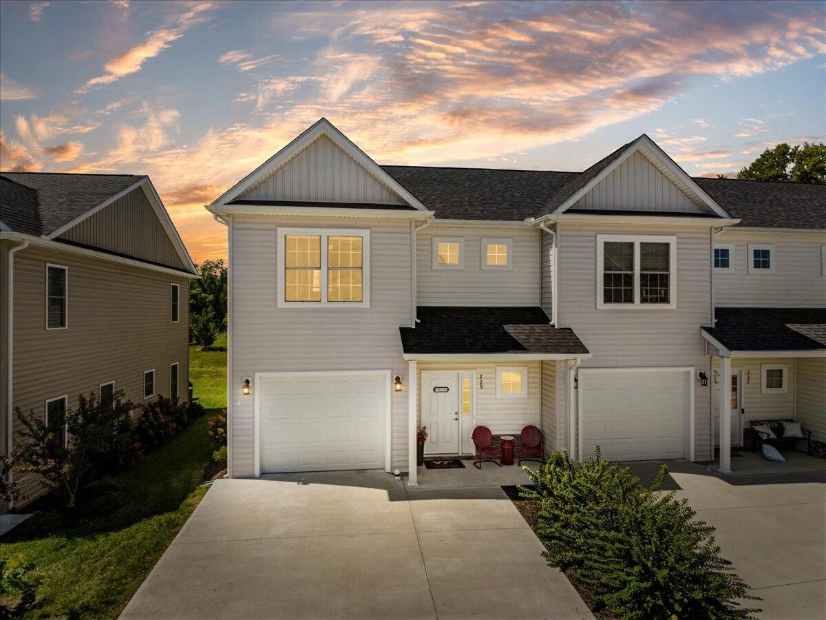 229 Louise LN - Photo 3