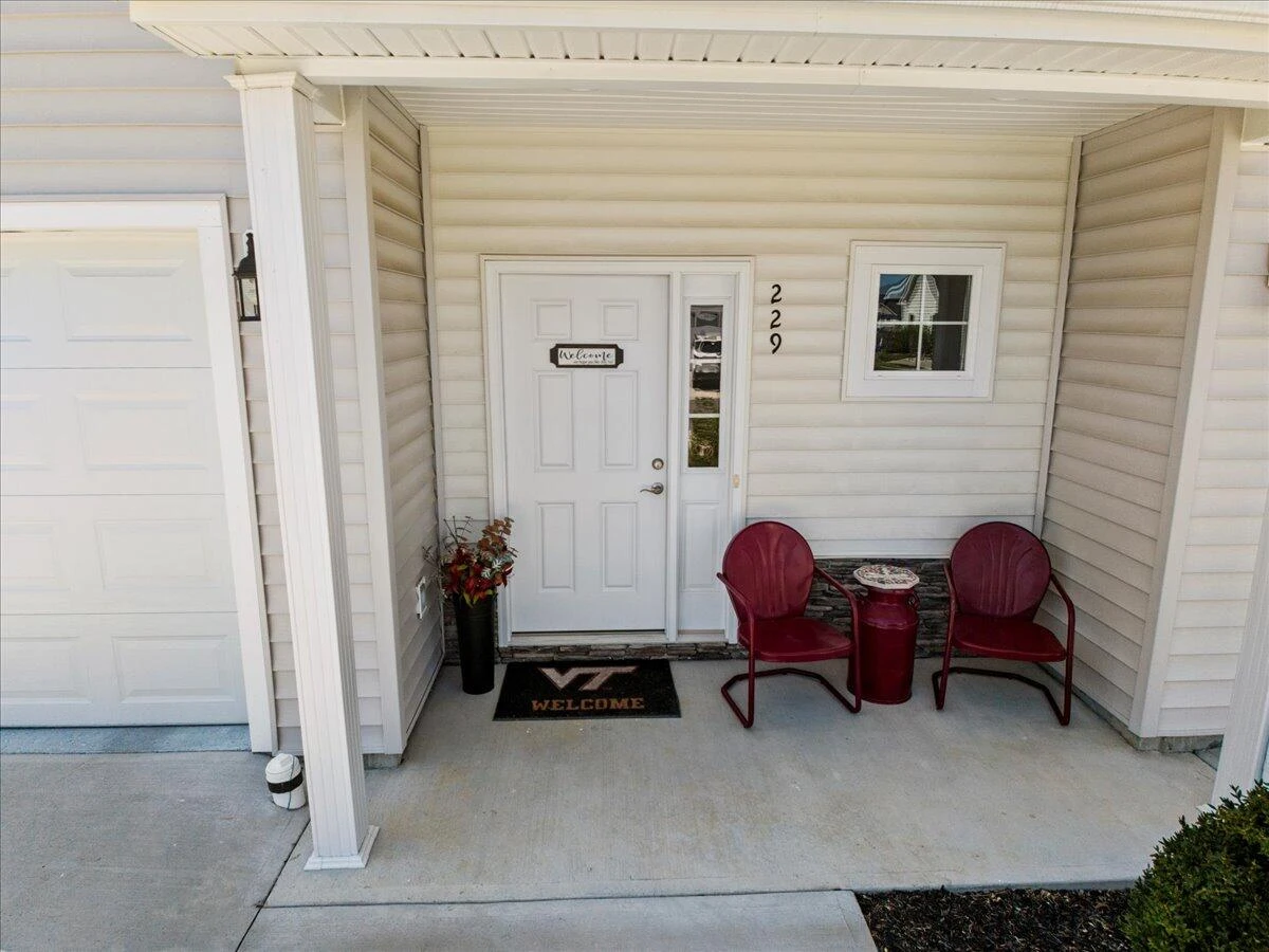 229 Louise LN - Photo 4
