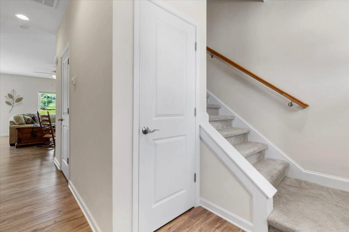 229 Louise LN - Photo 5