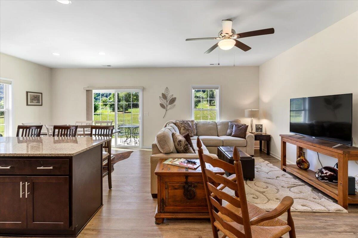 229 Louise LN - Photo 6