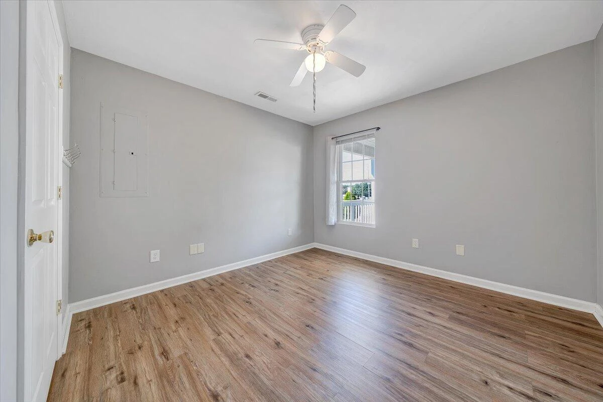 920 Pocahontas AVE NE - Photo 10