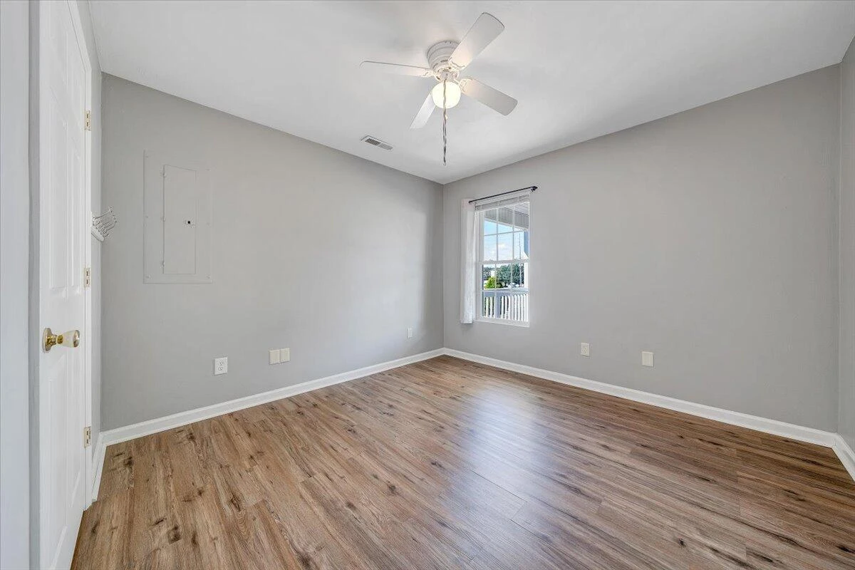 920 Pocahontas AVE NE - Photo 11