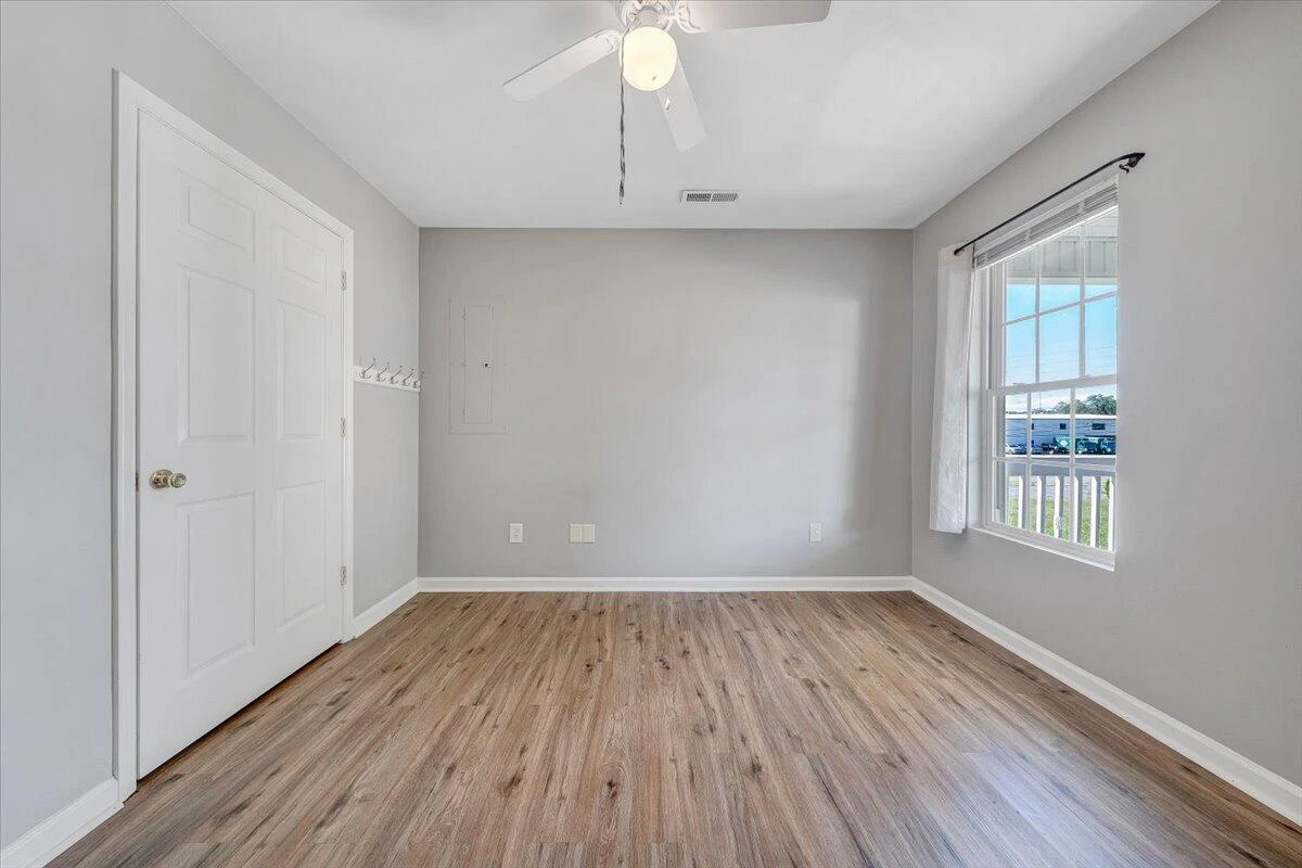 920 Pocahontas AVE NE - Photo 12