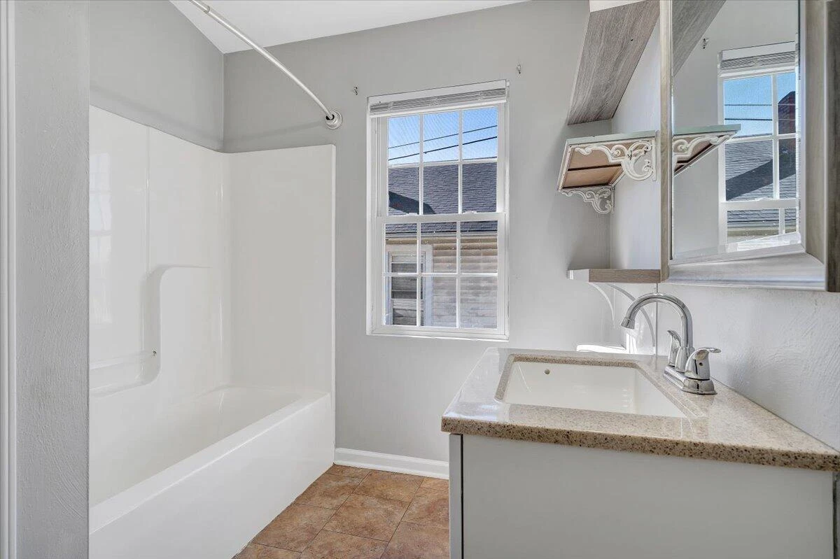 920 Pocahontas AVE NE - Photo 14