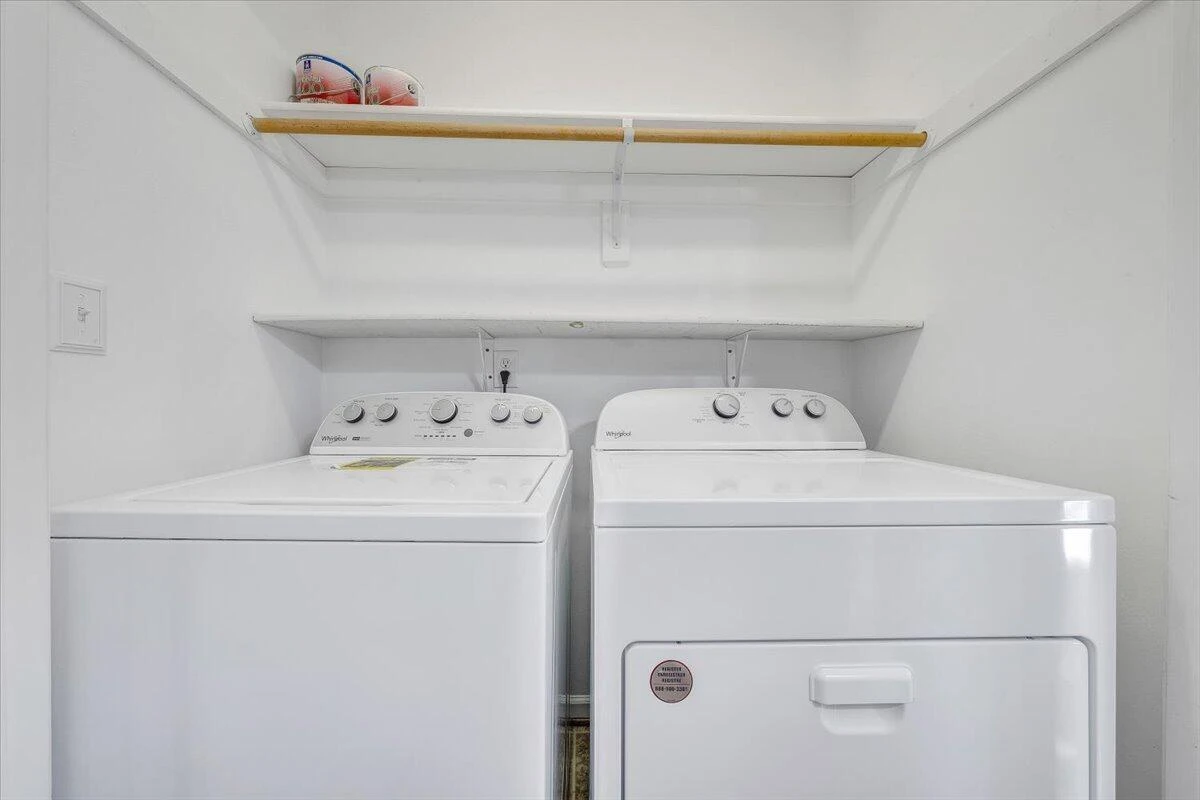 920 Pocahontas AVE NE - Photo 15