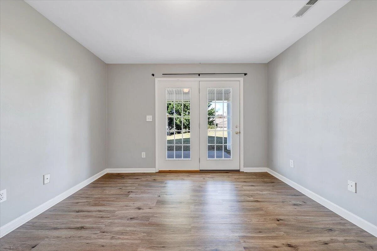 920 Pocahontas AVE NE - Photo 17