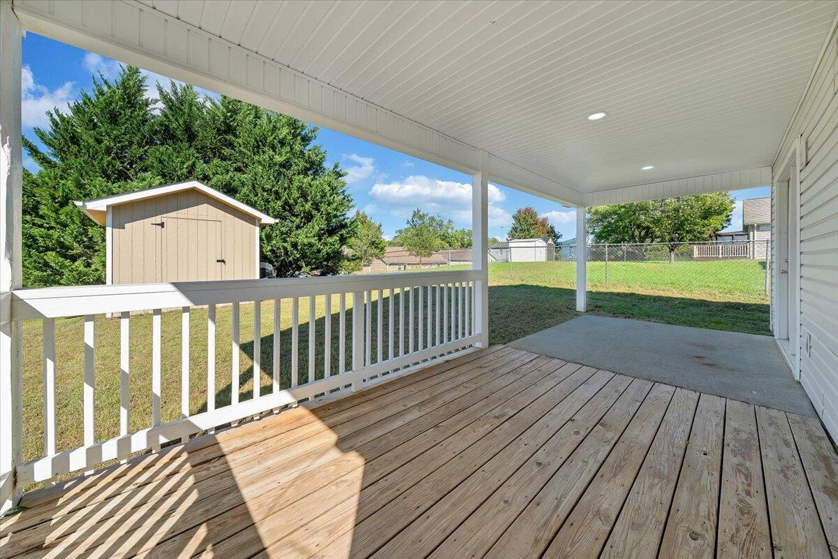 920 Pocahontas AVE NE - Photo 19
