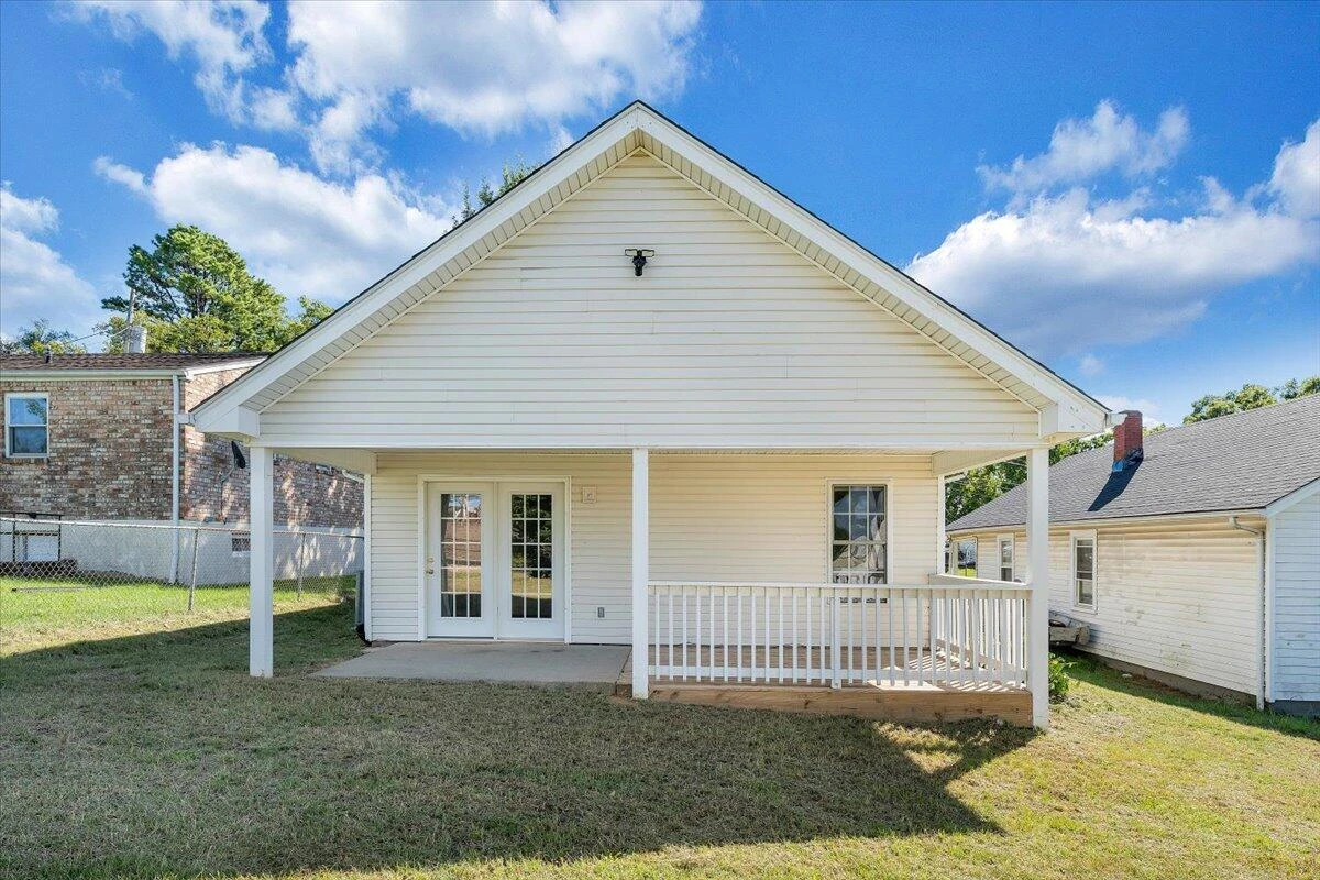 920 Pocahontas AVE NE - Photo 21