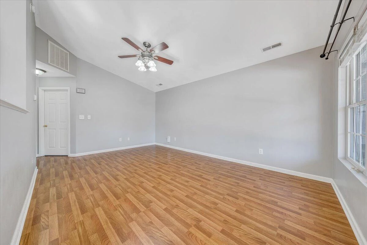 920 Pocahontas AVE NE - Photo 3