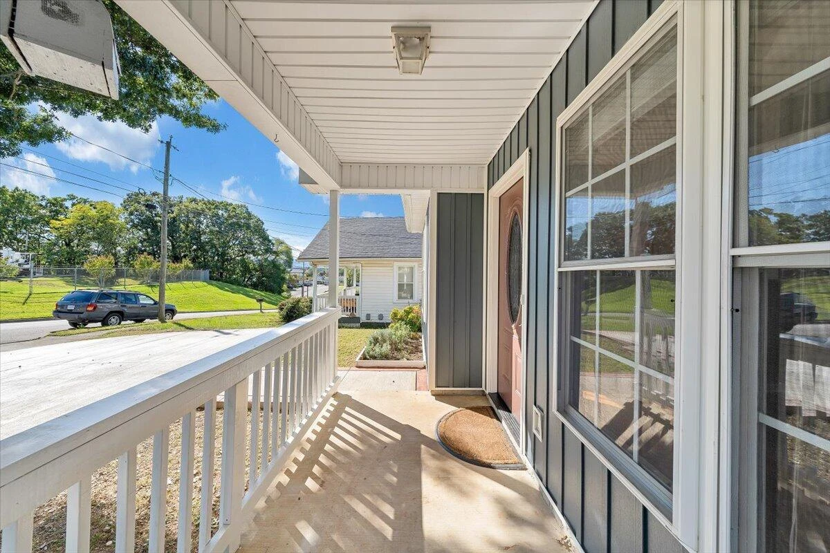 920 Pocahontas AVE NE - Photo 33