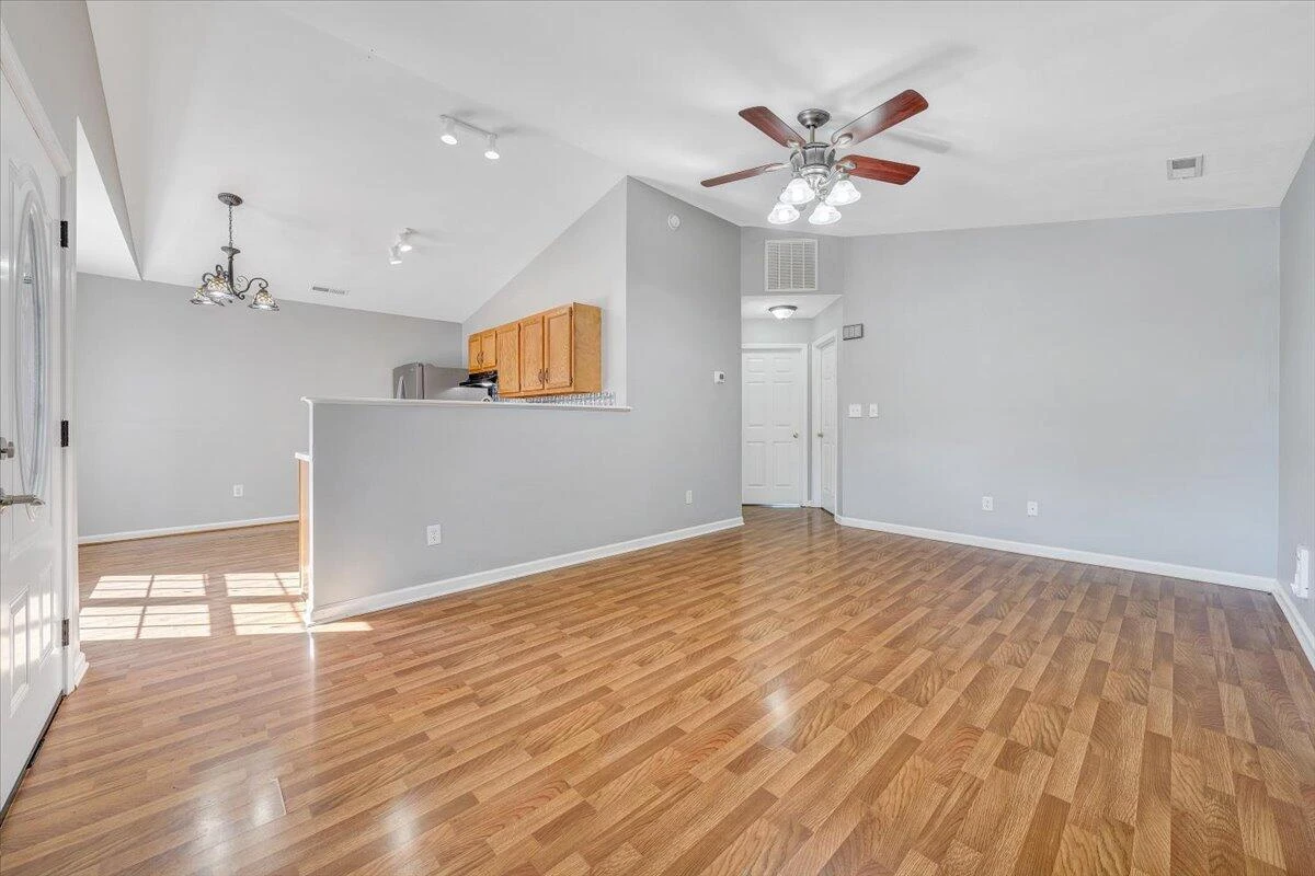 920 Pocahontas AVE NE - Photo 5