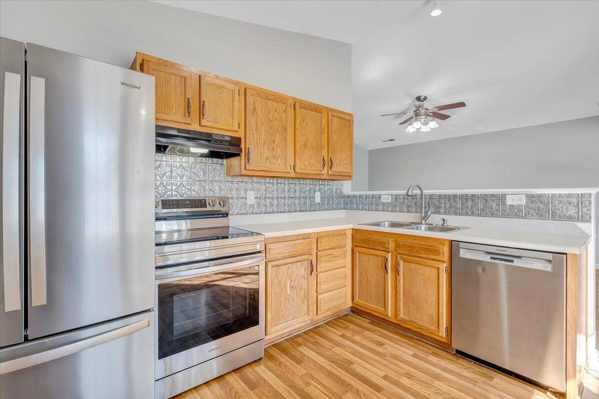 920 Pocahontas AVE NE - Photo 7