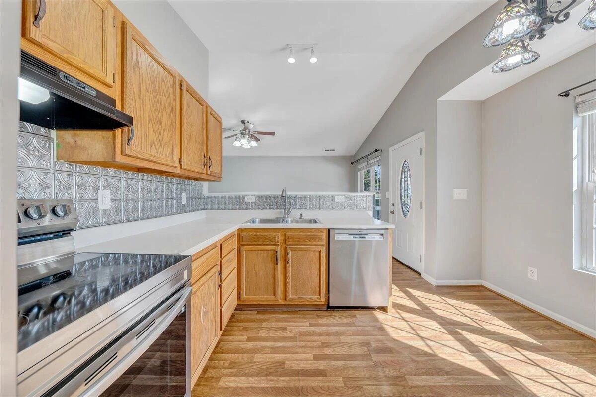 920 Pocahontas AVE NE - Photo 8