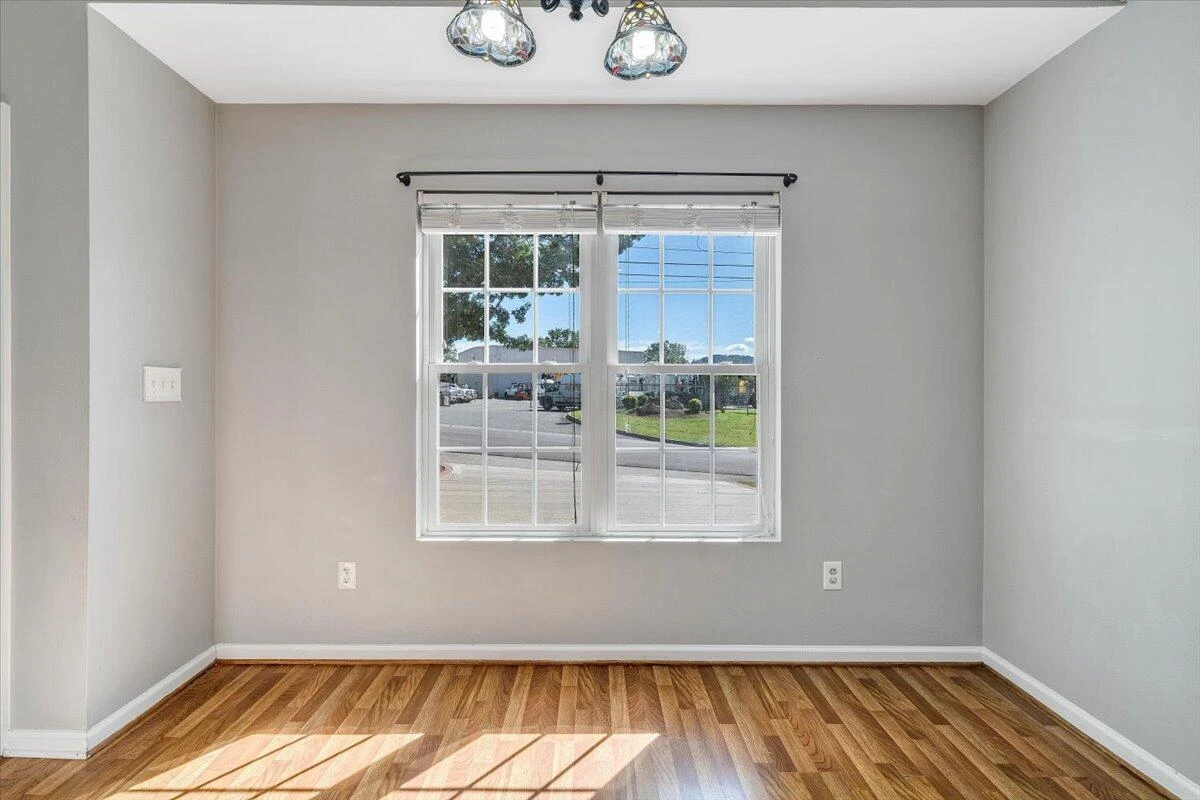 920 Pocahontas AVE NE - Photo 9
