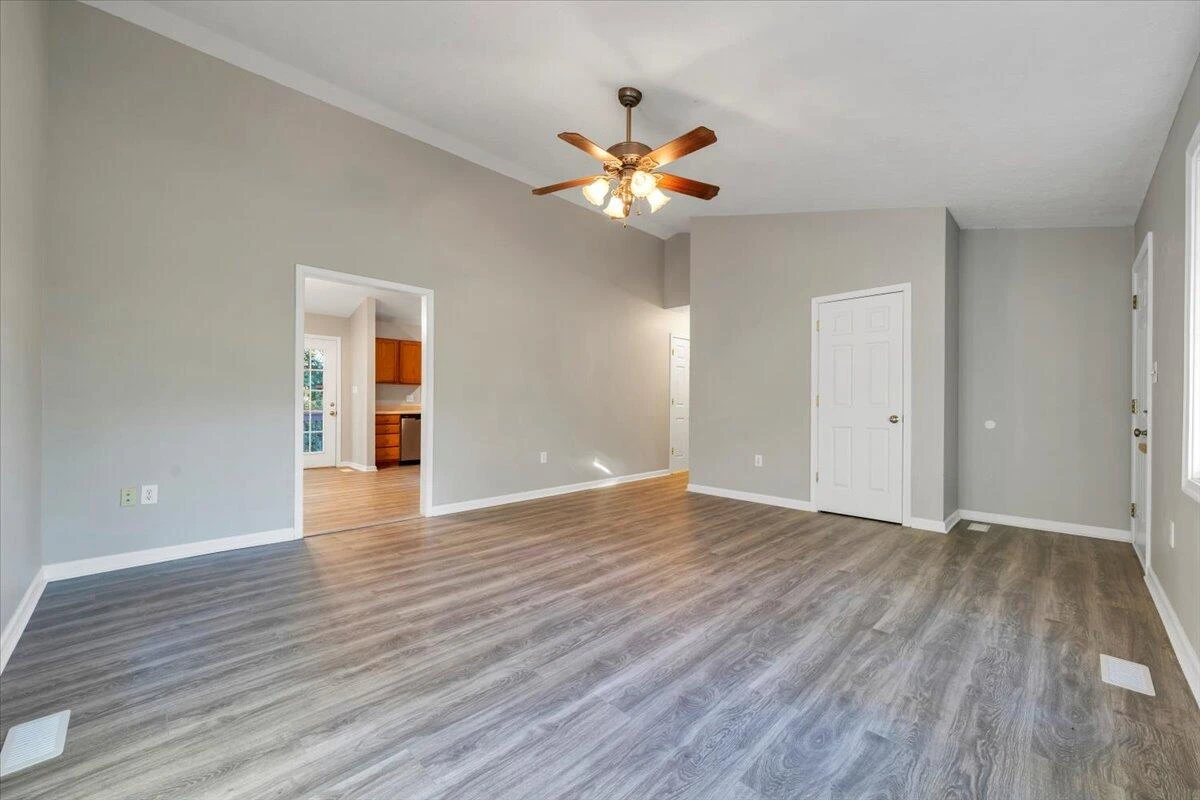 202 Fox Creek DR - Photo 9