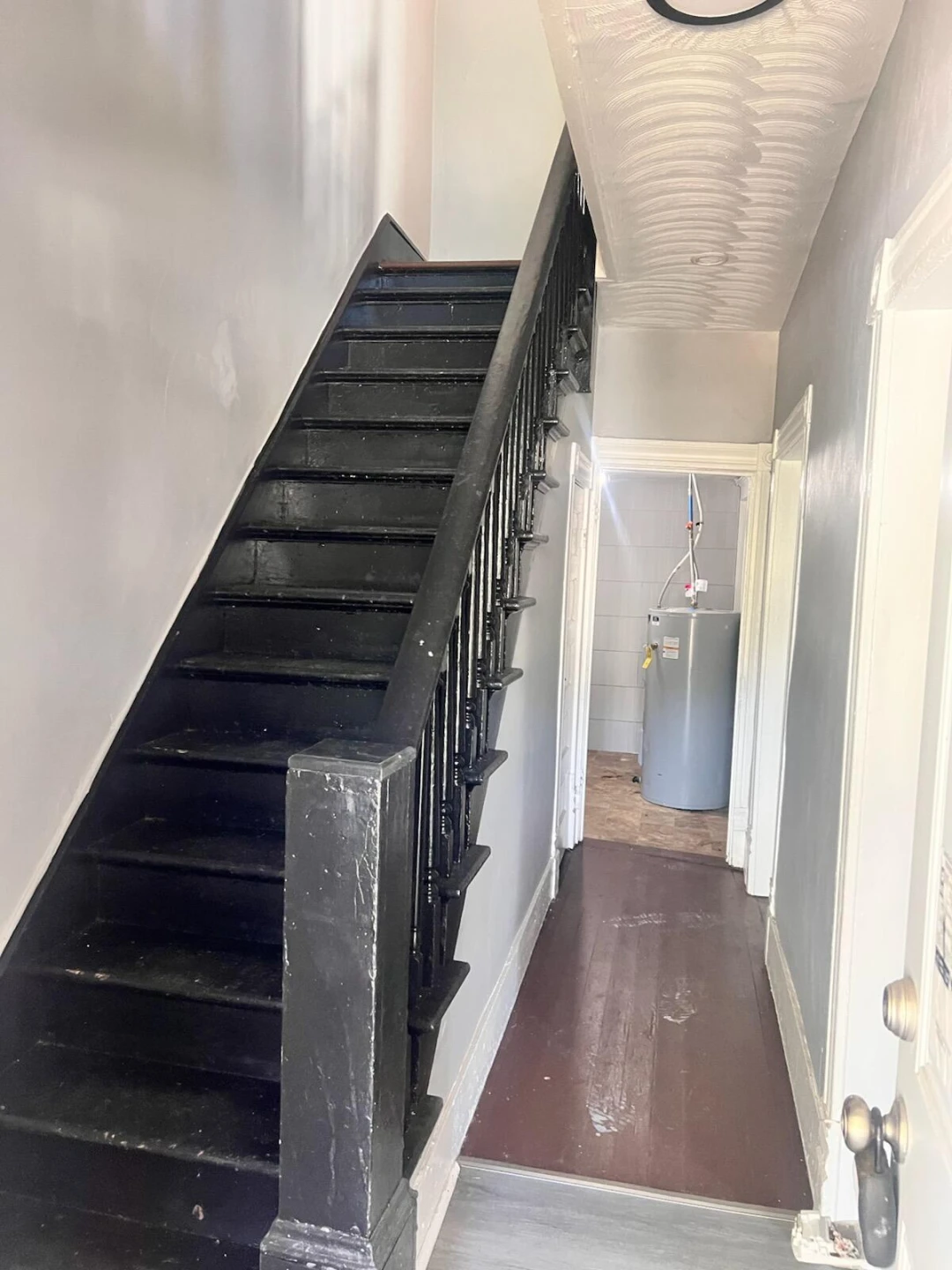 711 Stewart AVE SE - Photo 2