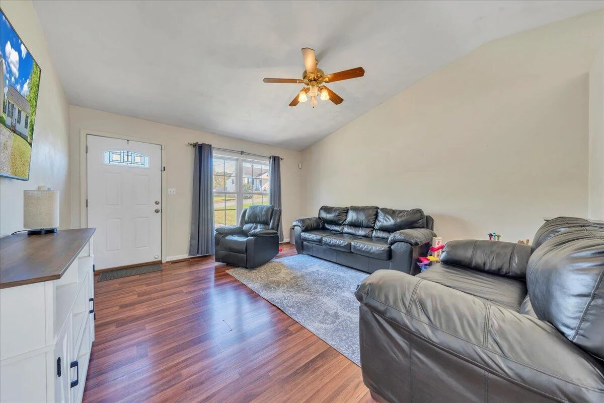 1731 18th ST SE - Photo 4