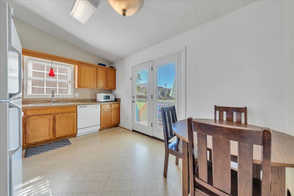 1731 18th ST SE - Photo 6