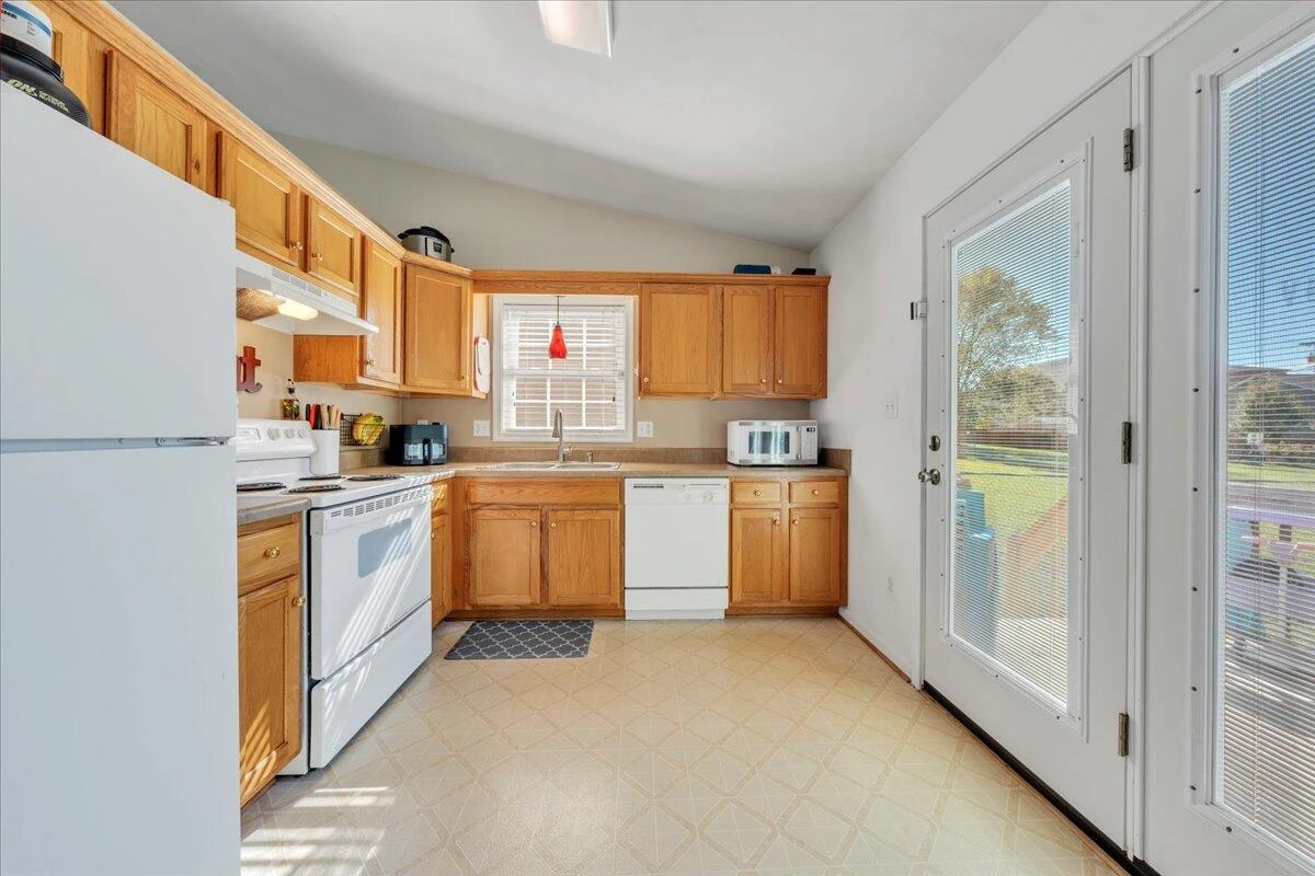 1731 18th ST SE - Photo 7