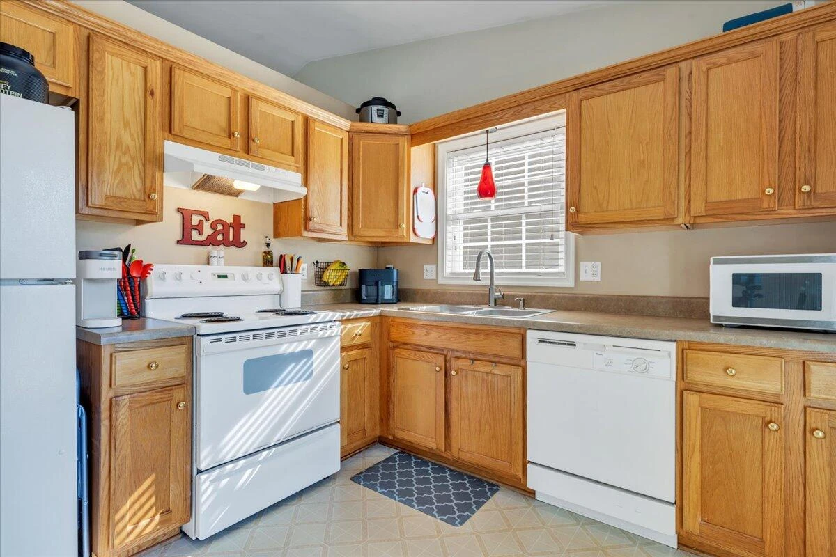 1731 18th ST SE - Photo 8