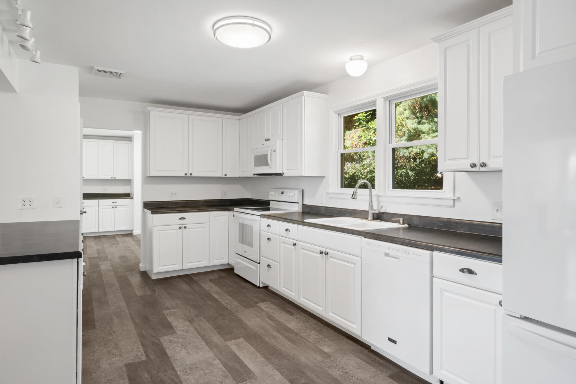 207 Ardmore ST - Photo 10