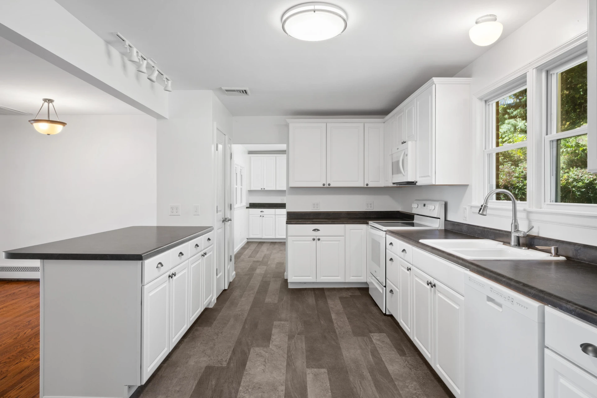 207 Ardmore ST - Photo 9