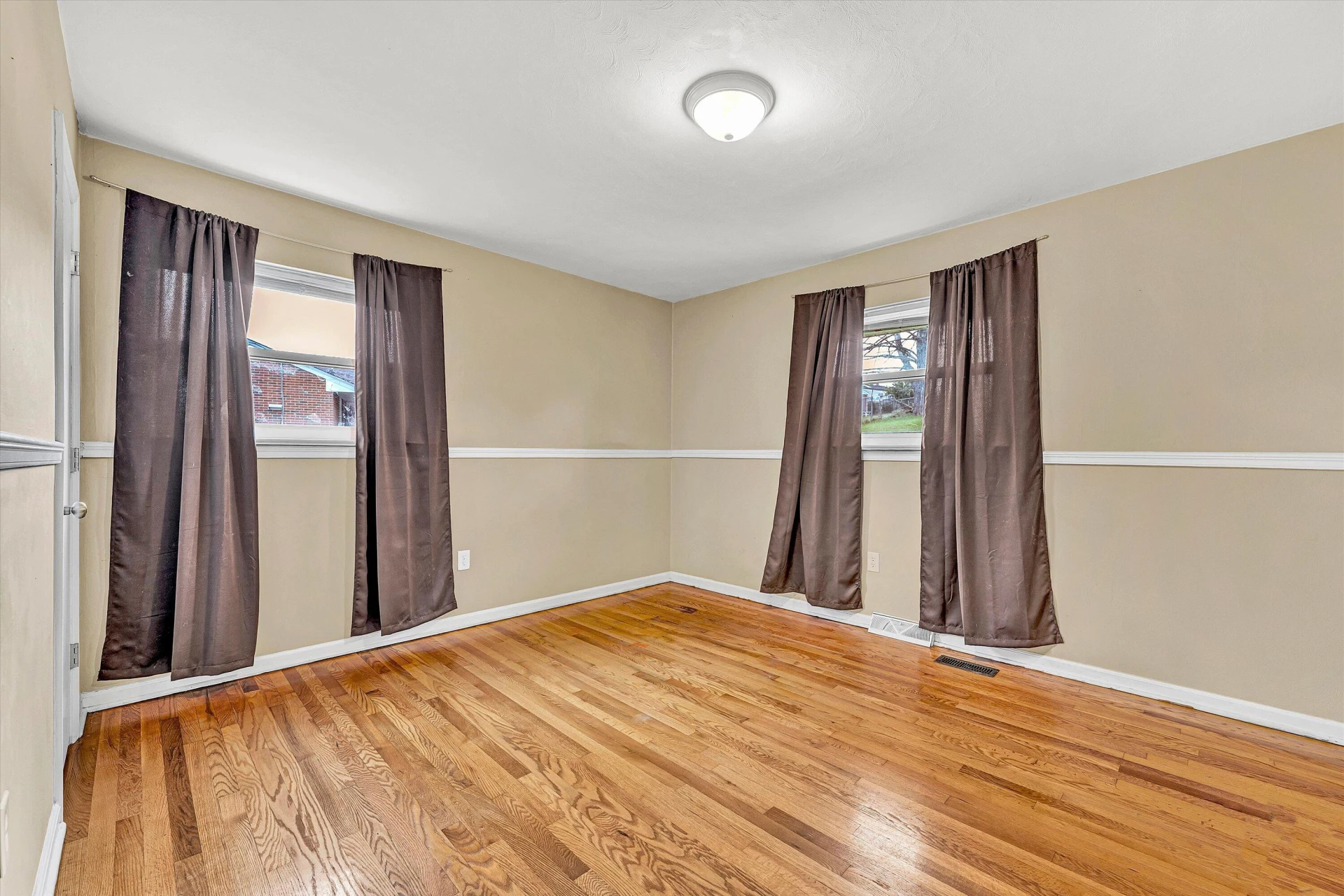928 Shelbourne AVE - Photo 10