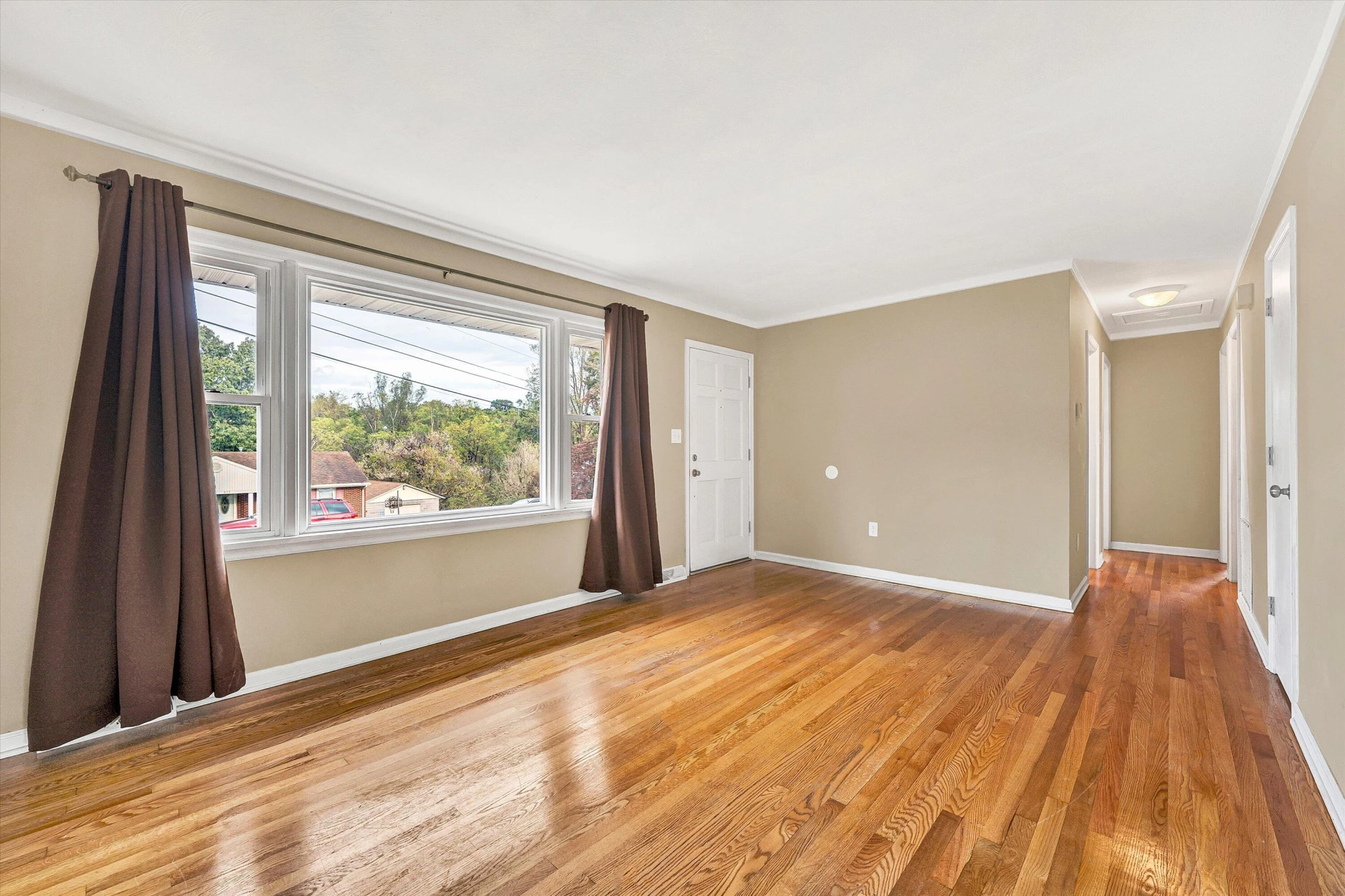 928 Shelbourne AVE - Photo 3