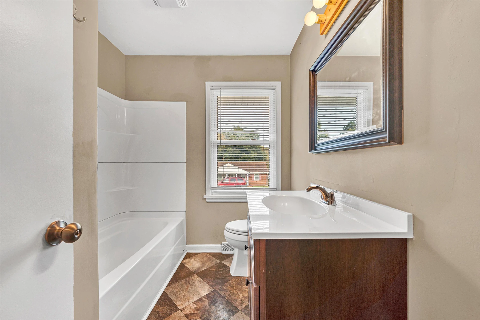 928 Shelbourne AVE - Photo 7