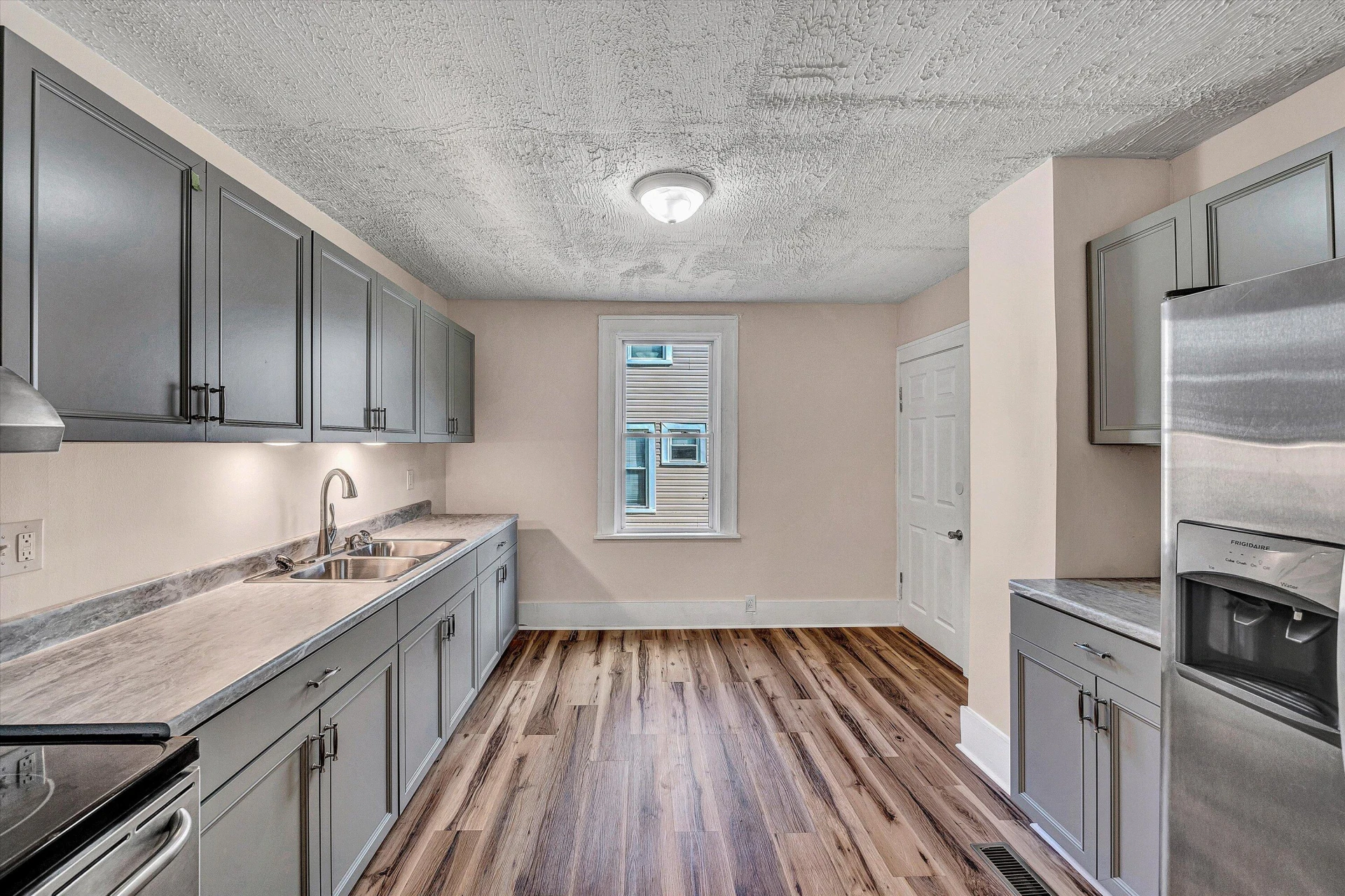 2431 Delaware AVE NW - Photo 11